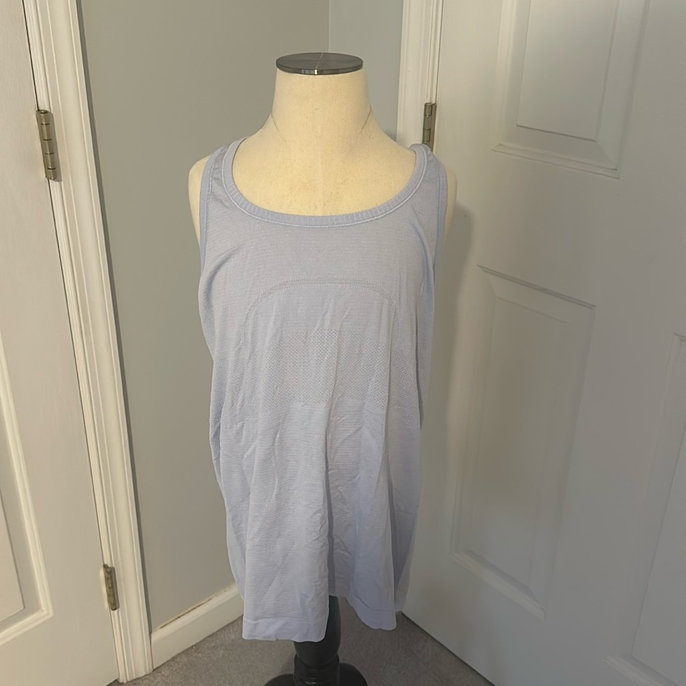 This is a Lululemon tank top in a size large.